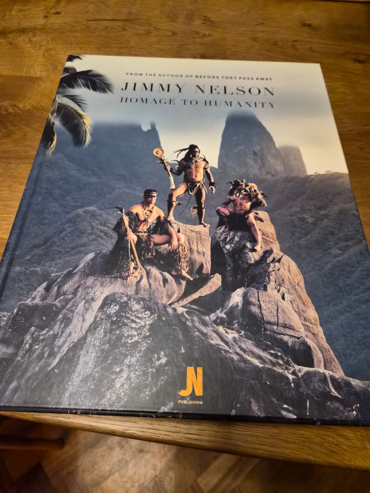 Jimmy Nelson - Homage to Humanity (incl. VR bril), Ophalen of Verzenden, Zo goed als nieuw, Fotografie algemeen, Jimmy Nelson