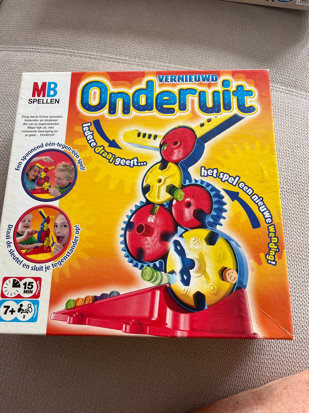 MB Spellen Onderuit - Vernieuwd Strategisch Bordspel, Een of twee spelers, Ophalen of Verzenden, Gebruikt