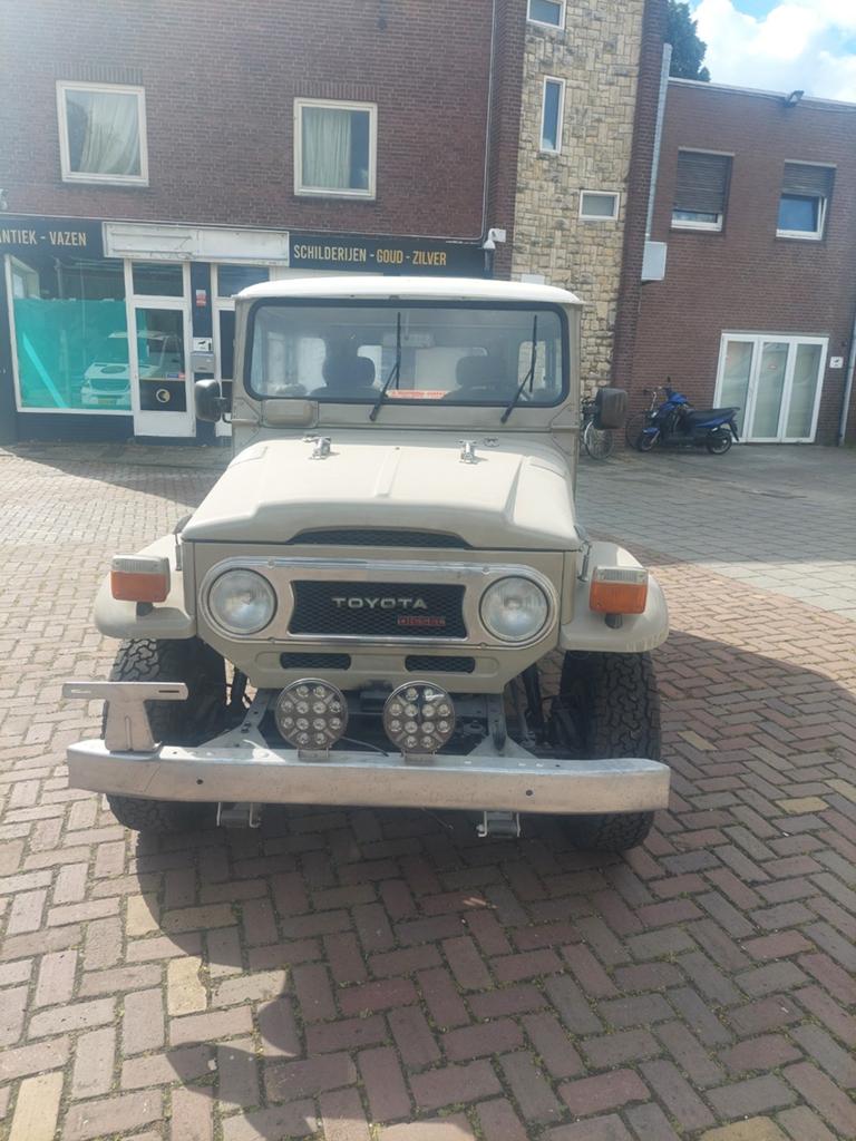 Toyota Landcruiser BJ40 1979, volledig gerestaureerd, Zwart, 4 cilinders, Beige, Leder