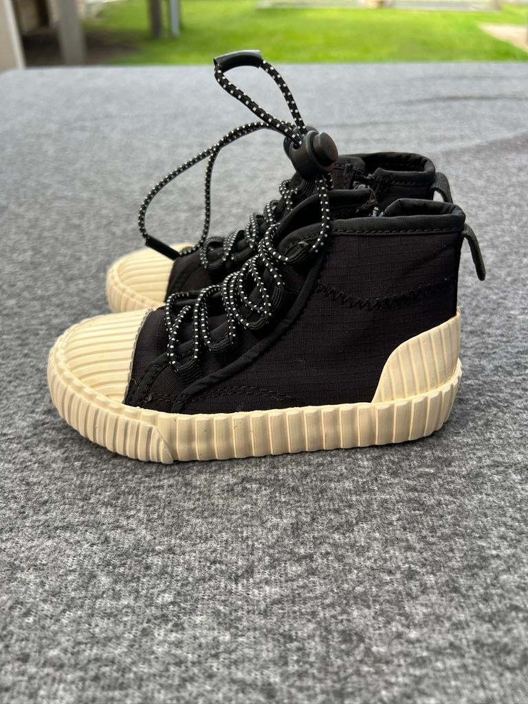 Zara hoge sneakers maat 23 – unisex zo goed als nieuw, Ophalen of Verzenden, Zo goed als nieuw, Jongen of Meisje, Schoenen