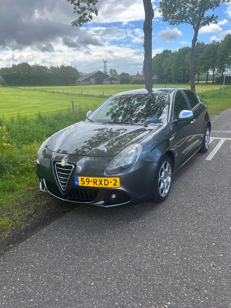 Alfa Romeo Giulietta 1.4 Turbo Multi AIR 2011 Grijs, Auto's, Voorwielaandrijving, 4 cilinders, Origineel Nederlands, Handgeschakeld