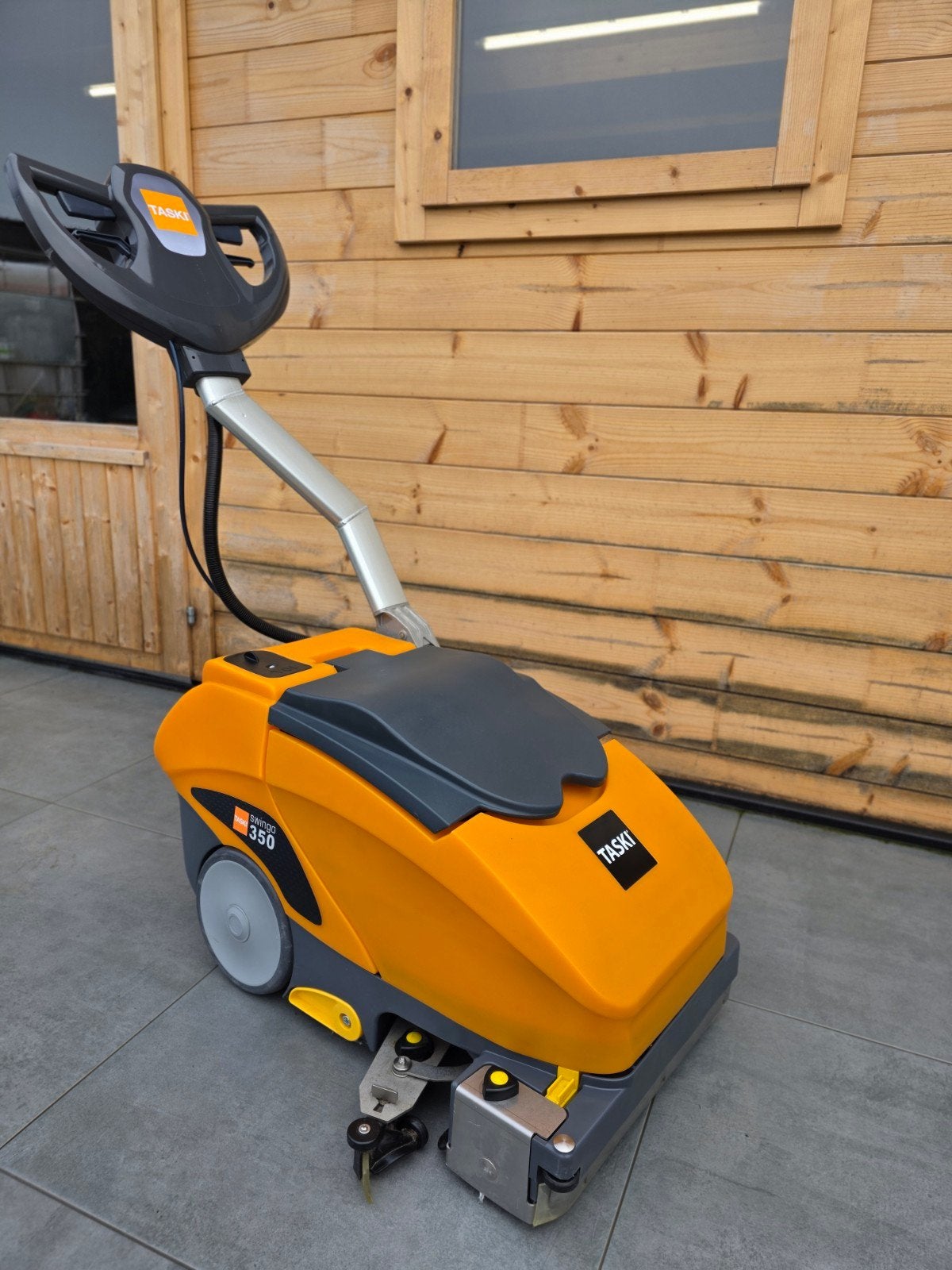 Taski Swingo 350B Schrobzuigmachine op accu, Ophalen of Verzenden, Gebruikt, Schrobmachine
