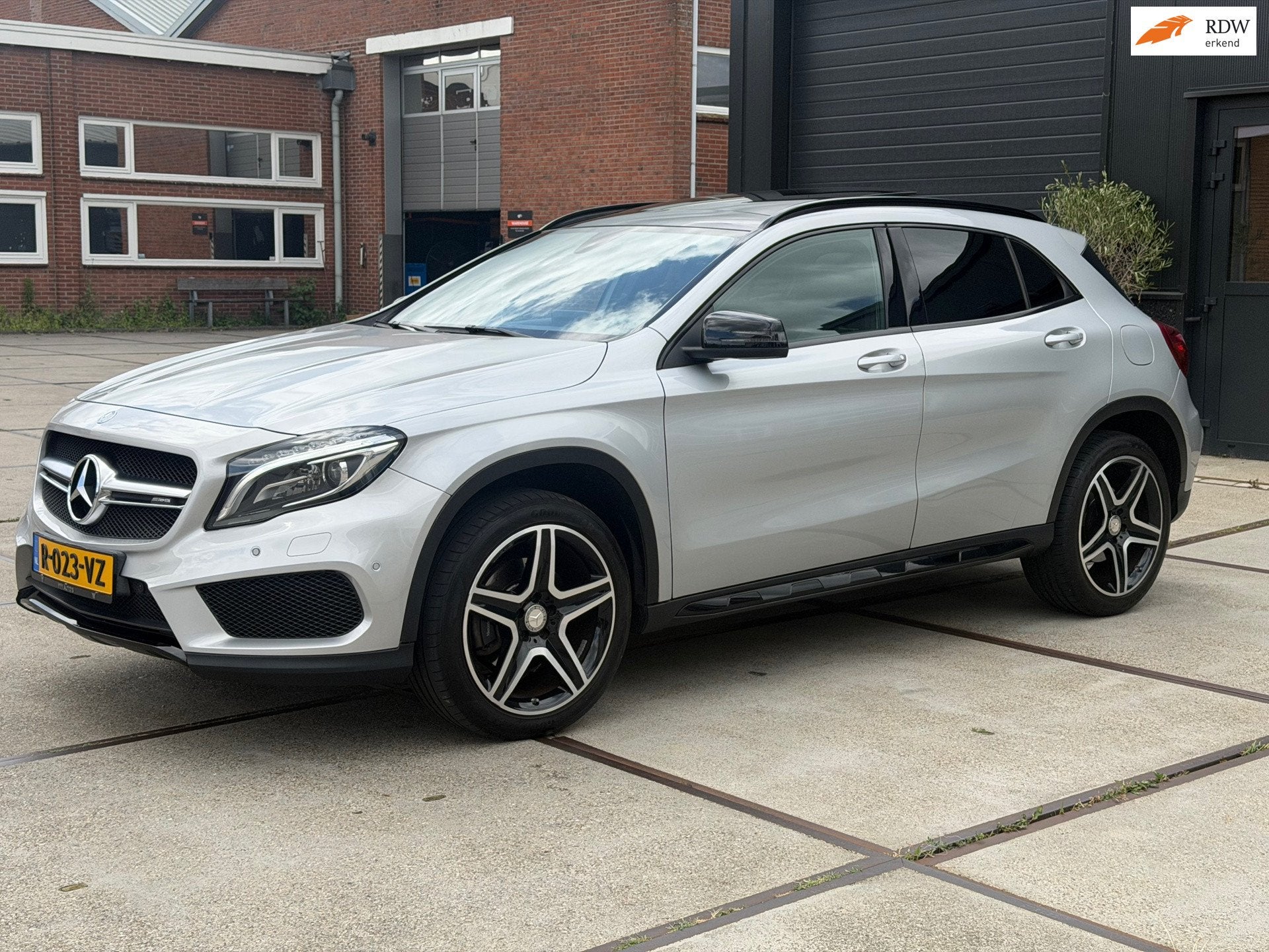 Mercedes-Benz GLA-klasse 250 AMG Pano H/Kardon Night Pakket, Automaat, 15 km/l, 4 cilinders, Vierwielaandrijving