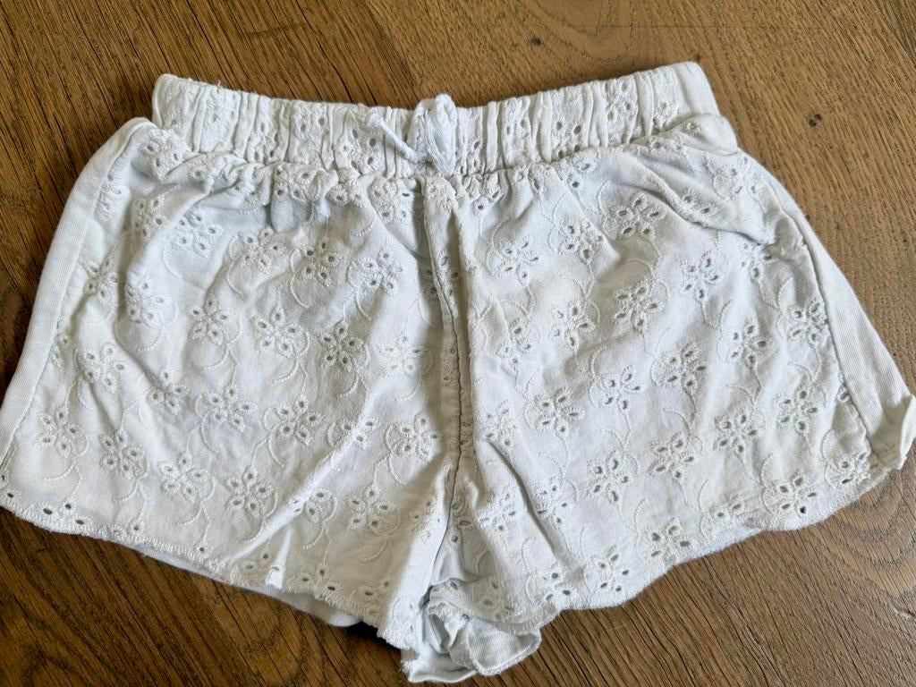 Zara Baby Girls broderie anglaise short wit maat 104, Ophalen of Verzenden, Zo goed als nieuw, Meisje, Broek