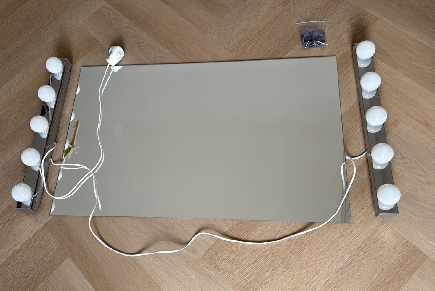 IKEA Lettan spiegel en Ledsjo led-wandlamp 2 stuks, Ophalen, Zo goed als nieuw, IKEA