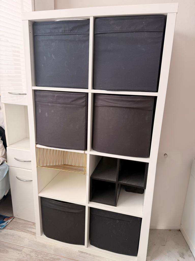 2 Ikea Kallax kasten 8 en 4 vaks incl zwarte bakken en rek, Ophalen, Zo goed als nieuw