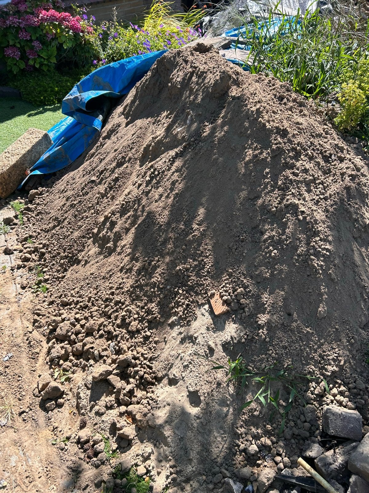 Gratis af te halen: Grond 2 / 3 kuub, Tuin en Terras, Aarde en Mest, Tuinaarde, Ophalen
