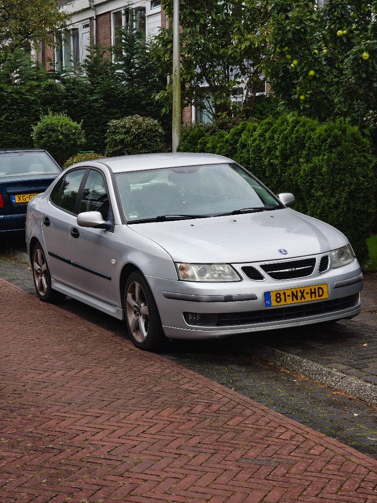 Saab 9-3 2.0 t Vector AUT 2004 Grijs, 1440 kg, 4 cilinders, Leder en Stof, 75 €/maand