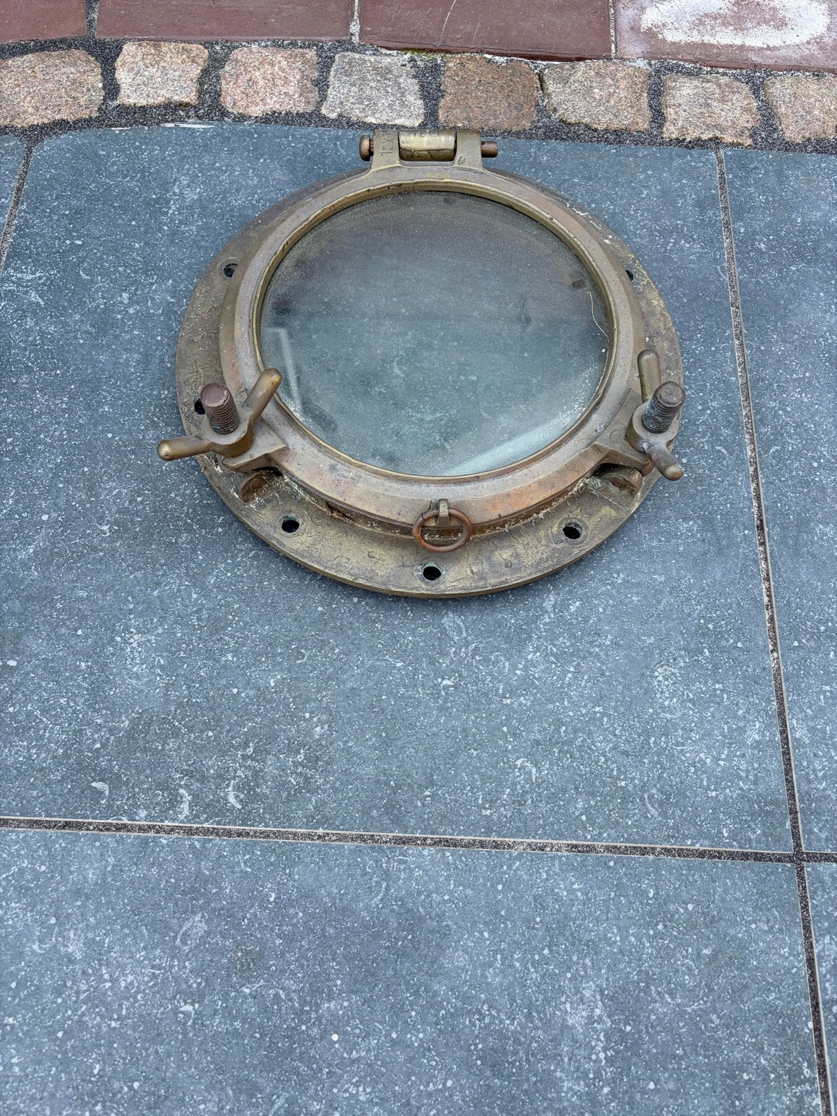Antiek scheeps patrijspoort van messing, Ophalen