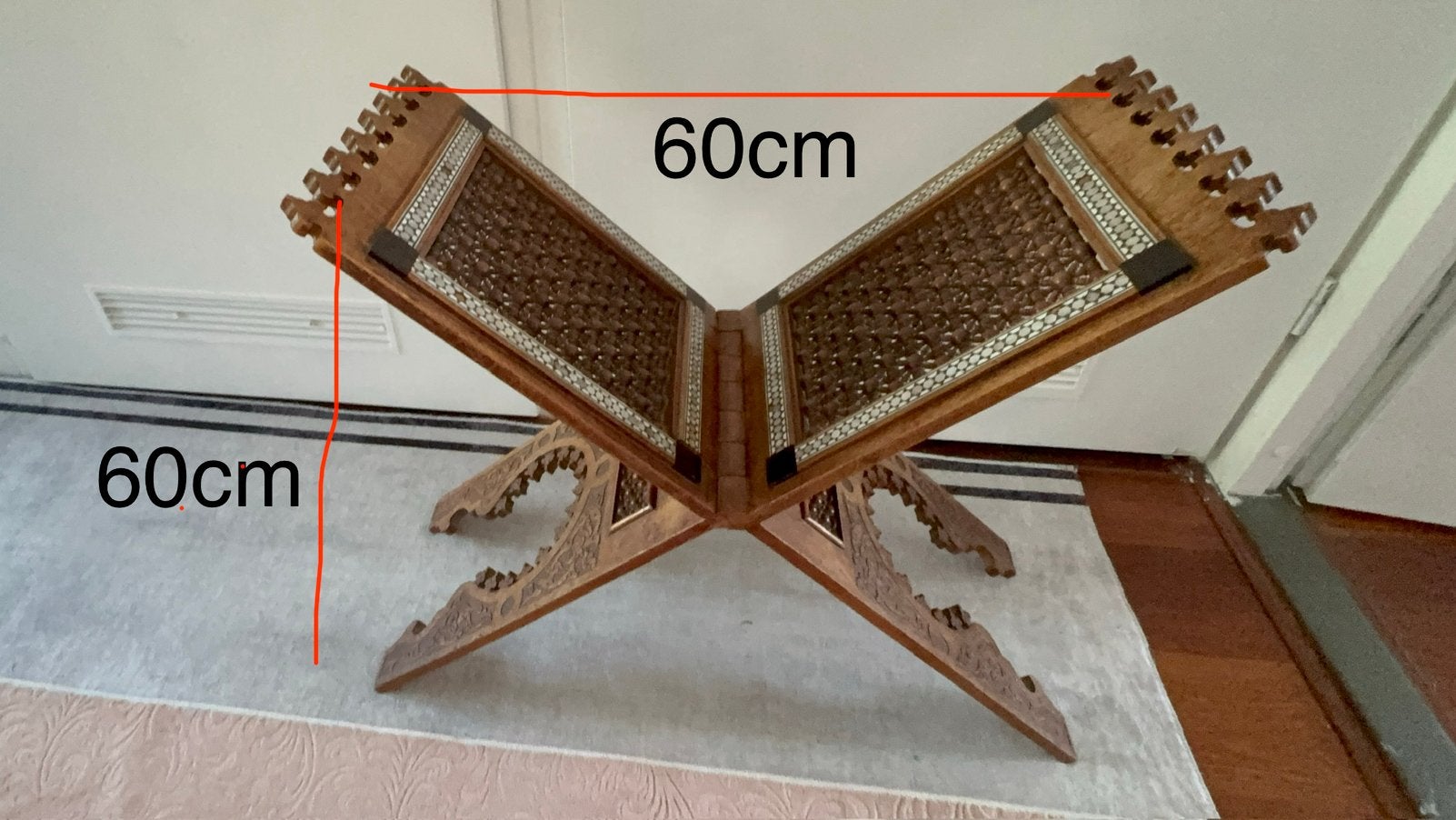 .	Antique Hand-Carved Wooden Quran Stand, Ophalen