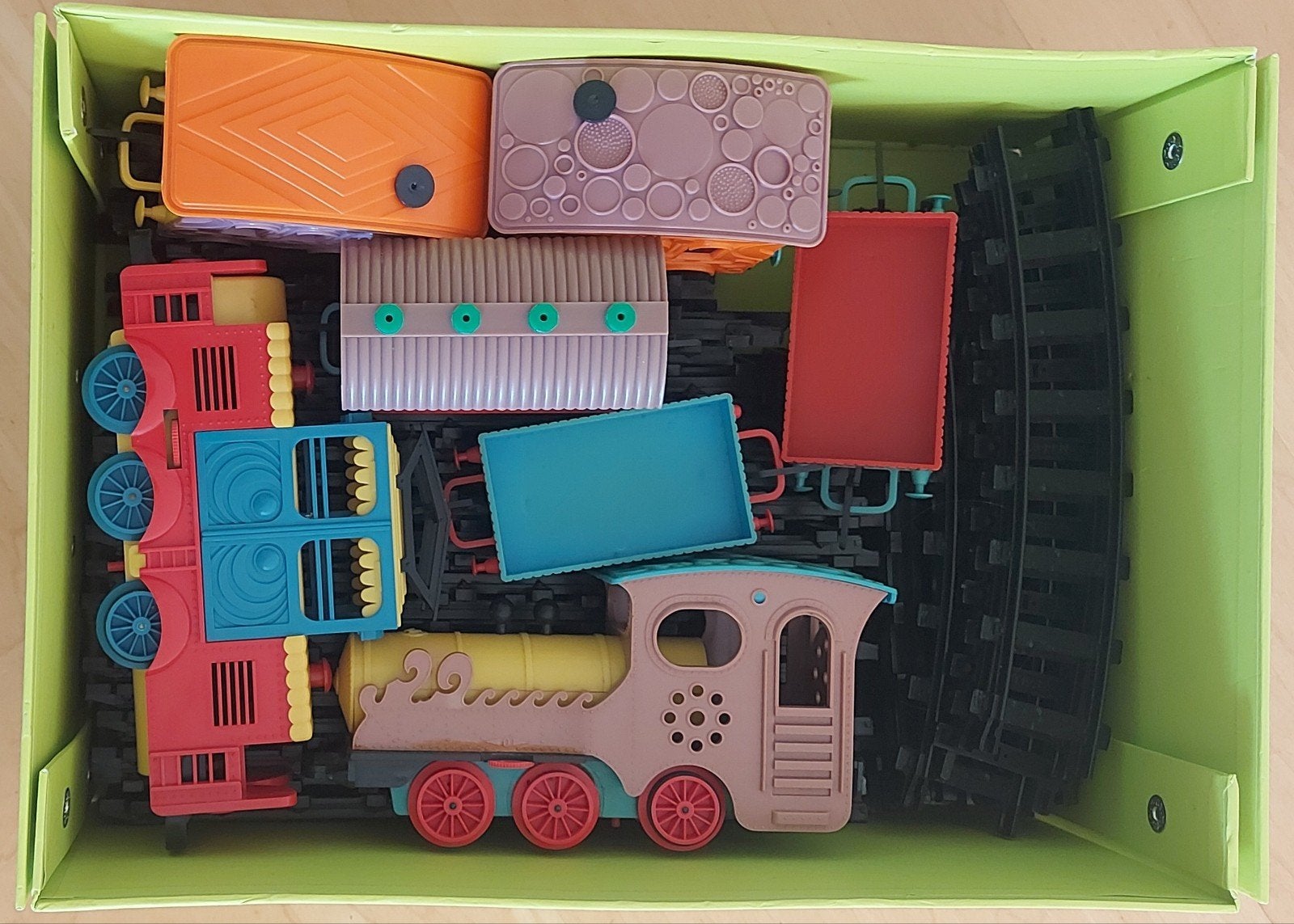 Faller plastic treinbaan jaren 70 - 2 locomotieven, 5 wagons, Ophalen