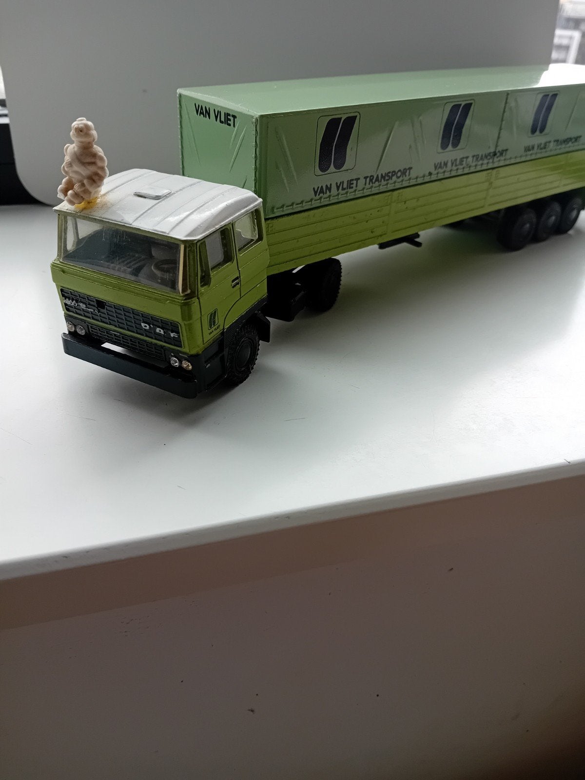 Daf 2800 met oplegger van Vliet Transport., Ophalen of Verzenden, Bus of Vrachtwagen, Lion Toys