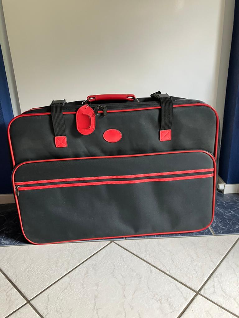 Reiskoffer z.g.a.n. zwart/rood 75x50x20cm, Overige materialen, 45 tot 55 cm, Zo goed als nieuw, 70 cm of meer