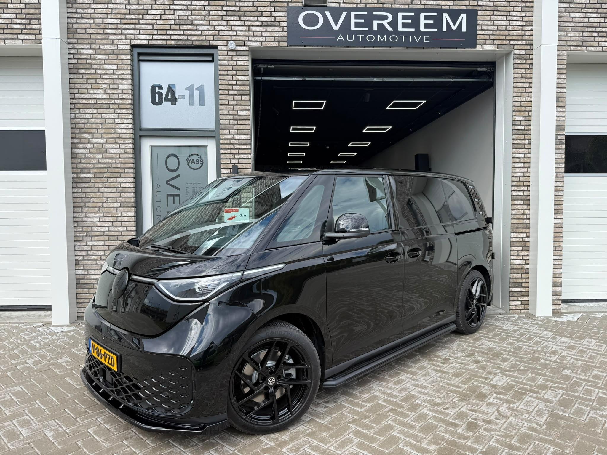 Volkswagen ID. Buzz Cargo 4MOTION Limited Edition 79 kWh "Bl, Auto's, Automaat, Stof, Zwart, 2418 kg