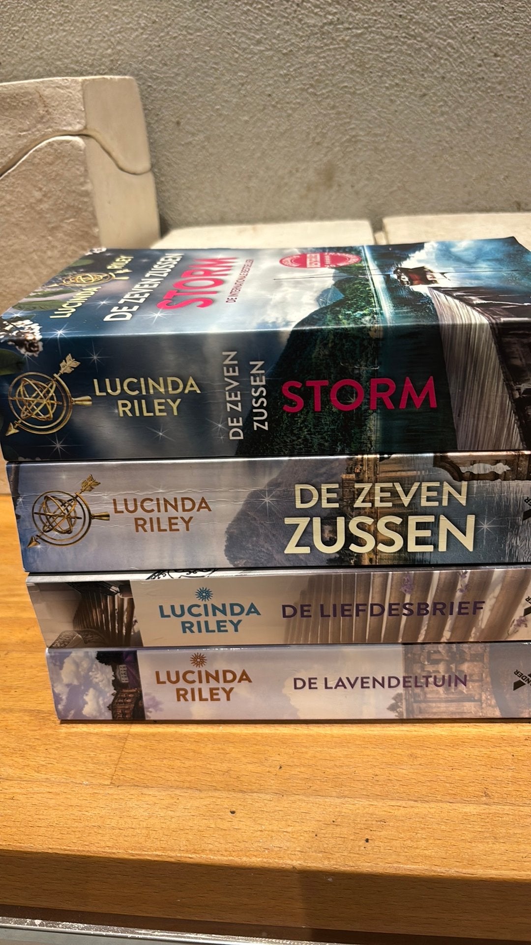 Lucinda riley, Ophalen of Verzenden, Gelezen