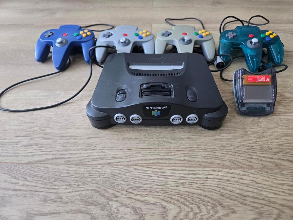 N64 goede staat en werkend + 4 controllers en games, Ophalen of Verzenden
