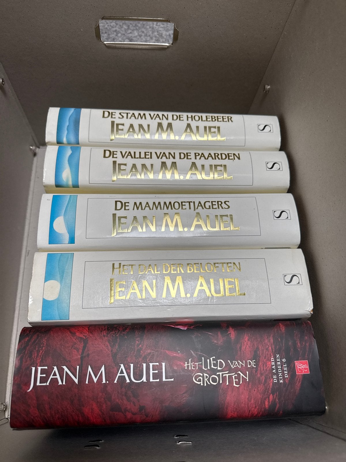 Jean M. Auel - De Aardkinderen serie deel 1-4 en deel 6, Ophalen, Zo goed als nieuw, Nederland