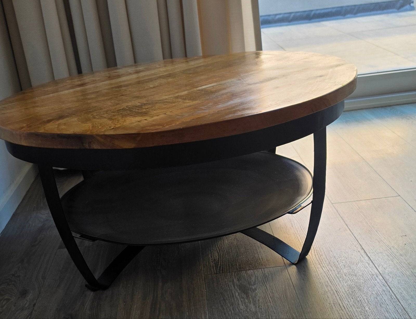 leuke nette mangohout salontafel!, Huis en Inrichting, Tafels | Salontafels, Ophalen, Gebruikt, Rond, Overige houtsoorten