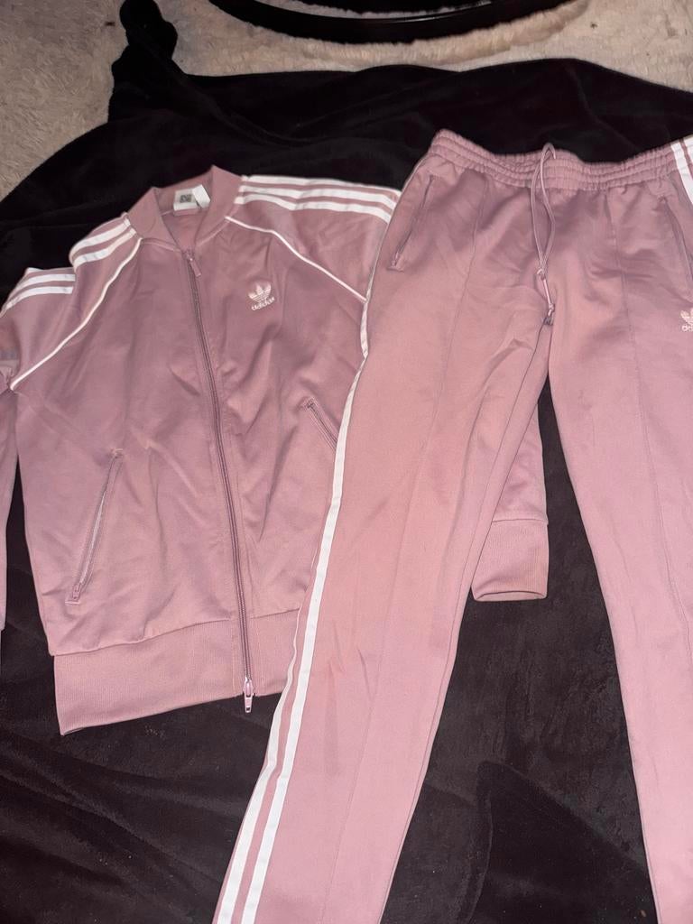 3 Adidas trainingspakken (lichtroze, blauw, lila) - Maat S, Ophalen of Verzenden, Gedragen