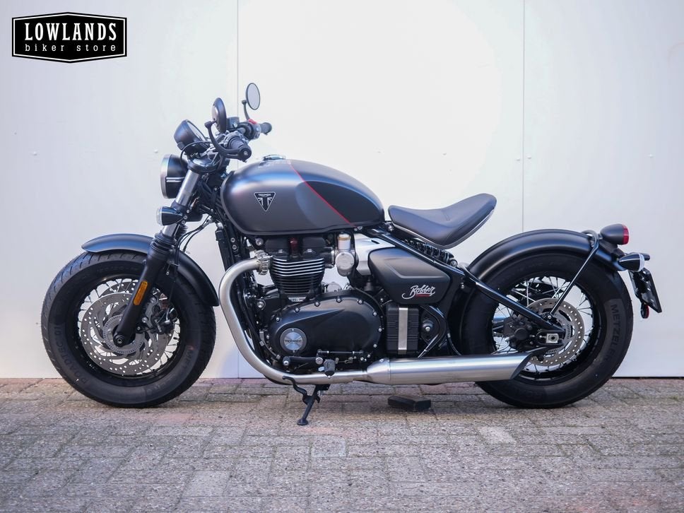 TRIUMPH BONNEVILLE BOBBER (bj 2026), Motoren, 2 cilinders, Chopper, Bedrijf, Onbekend