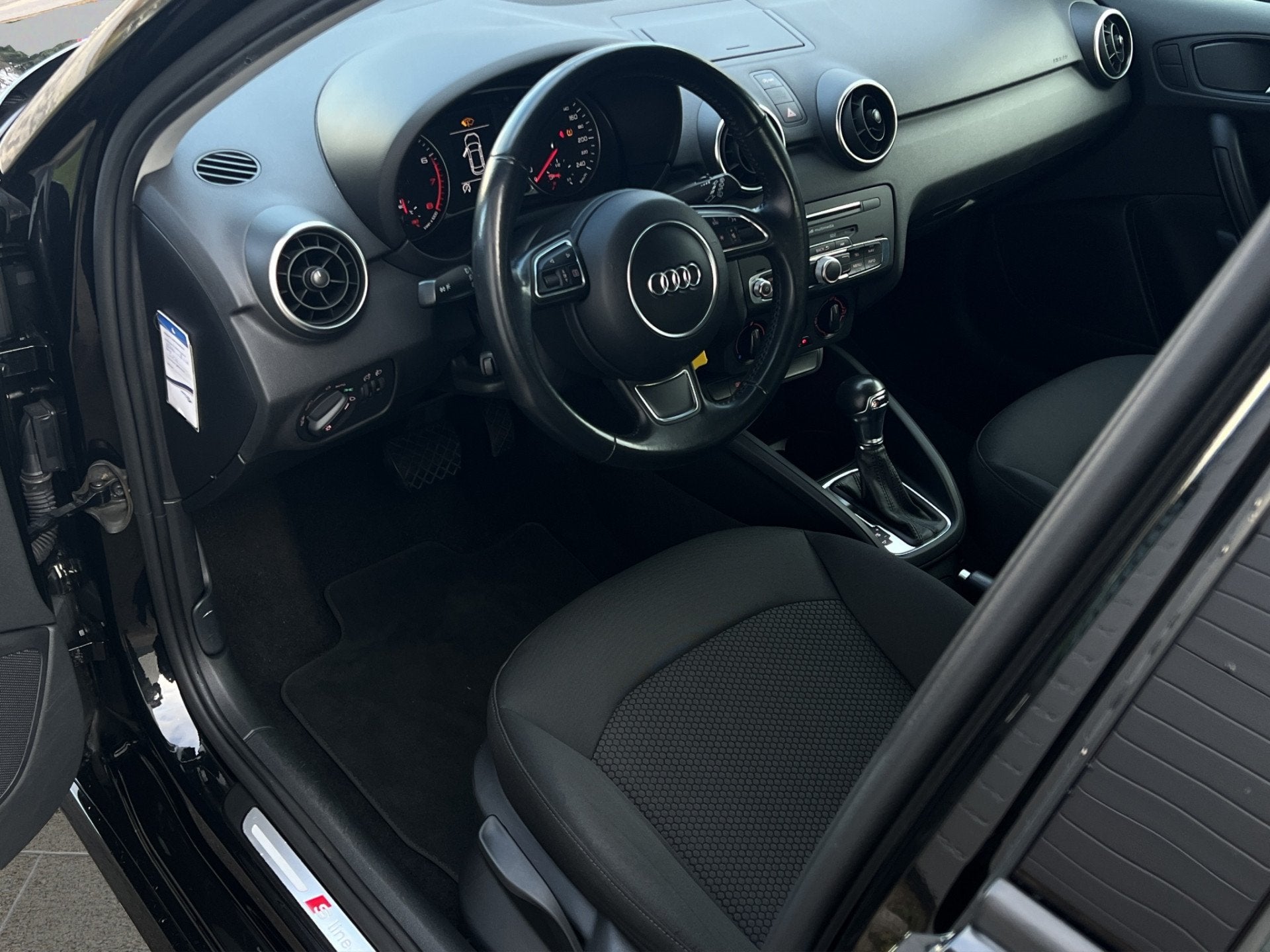 Audi A1 Sportback 1.0 TFSI 2x S-line | Navi | Airco |, Stof, 580 kg, 4 stoelen, Origineel Nederlands