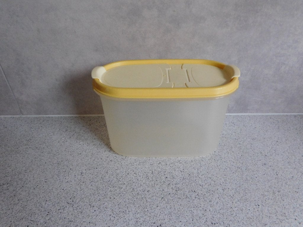 Tupperware Ruimtespaarder 1,1 Ltr. Geel, Geel, Overige typen, Ophalen of Verzenden, Zo goed als nieuw