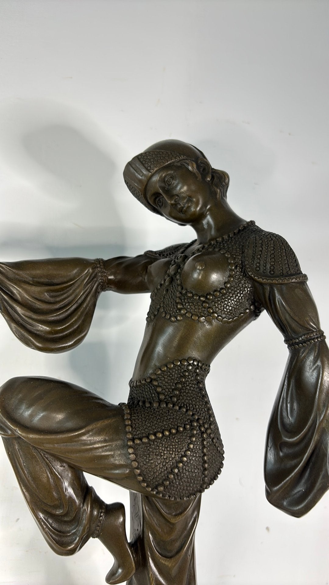 A. Godazd - brons beeld dame, Verzenden