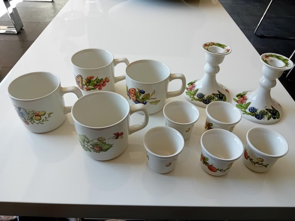 Servies mokken kandelaars enz Marjolein Bastin Bosvruchten, Ophalen of Verzenden, Zo goed als nieuw, Bord(en), Overige stijlen