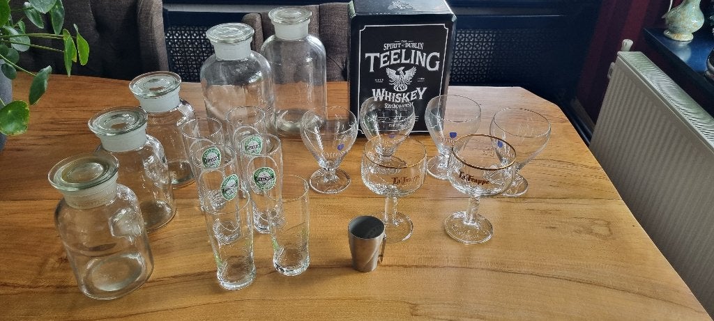 Bierglazen + whisky maatje + voorraad glaskaraf  € 5.00, Ophalen, Zo goed als nieuw, Gebruiksvoorwerp