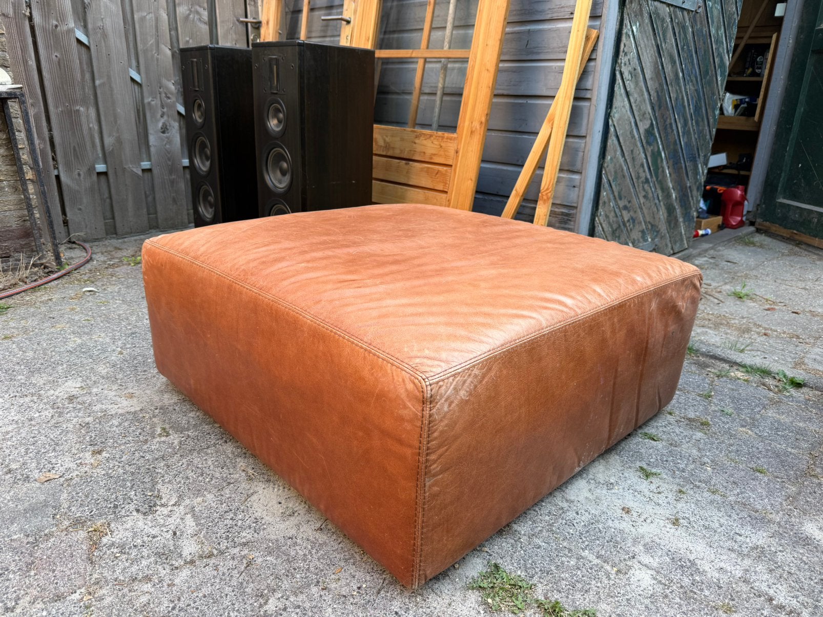 Mooie grote lederen hocker/poef, Gebruikt, Vierkant, Leer, 75 tot 100 cm