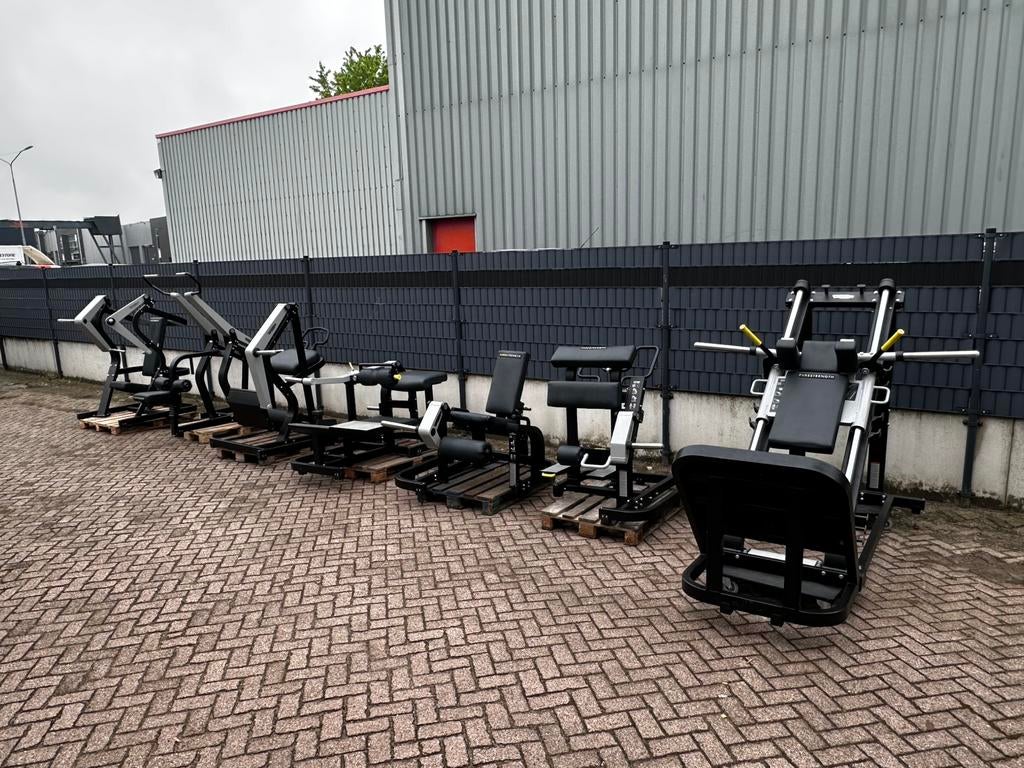 7 Technogym Pure Strength Apparaten,Hack Squat,Leg Extension, Sport en Fitness, Ophalen, Zo goed als nieuw, Rug, Krachtstation