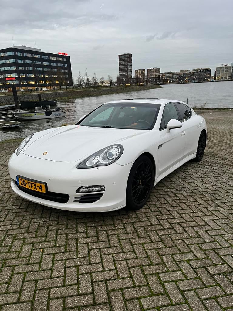 Porsche Panamera 3.0 Diesel Tiptronic S 2011 Wit, Auto's, Porsche, Automaat, 241 €/maand, 4 stoelen, Wit