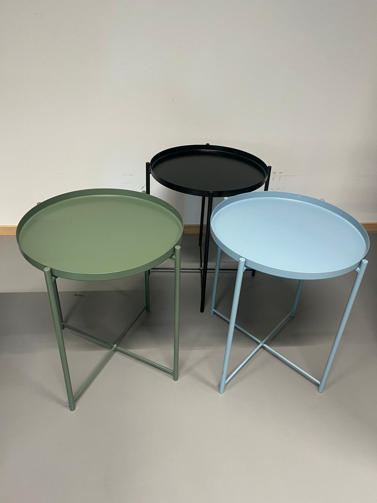 3 kleuren bijzettafeltjes, Huis en Inrichting, Tafels | Bijzettafels, Minder dan 55 cm, Rond, Zo goed als nieuw, Ophalen