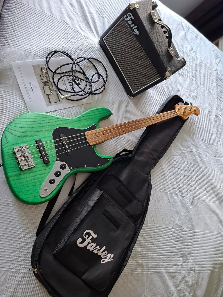Fazley elektrische basgitaar groen met versterker, Ophalen, Nieuw, Elektrisch