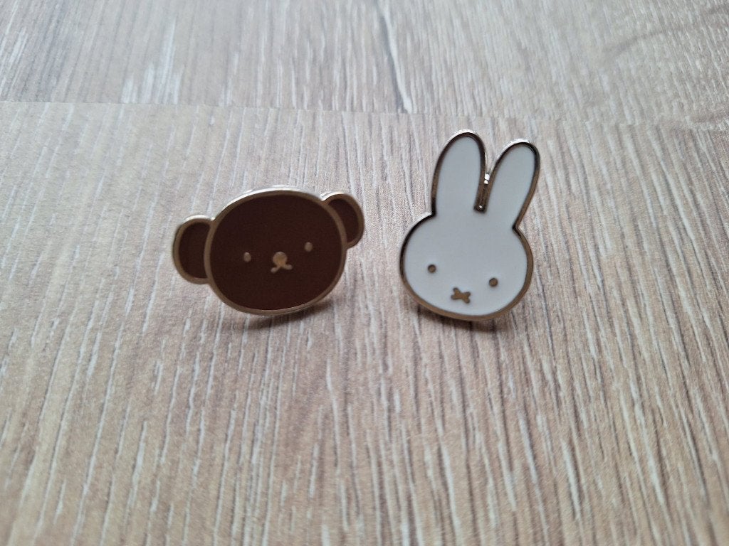 2 leuke pin van Nijntje en Boris te koop, Ophalen of Verzenden, Nieuw, Overige onderwerpen, Speldje of Pin