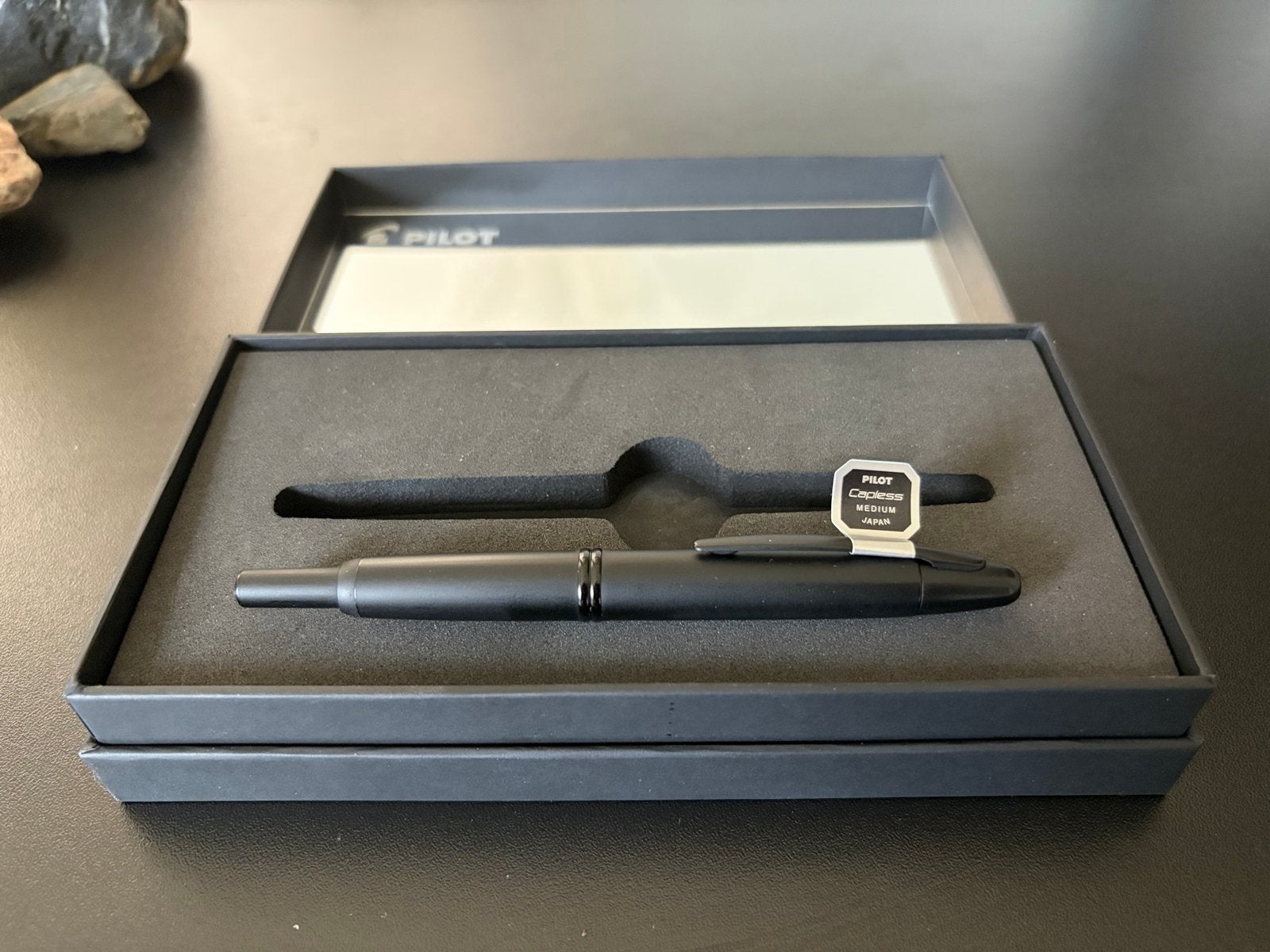 Pilot capless vulpen mat zwart 18k medium, Ophalen of Verzenden, Zo goed als nieuw, Vulpen, Overige merken