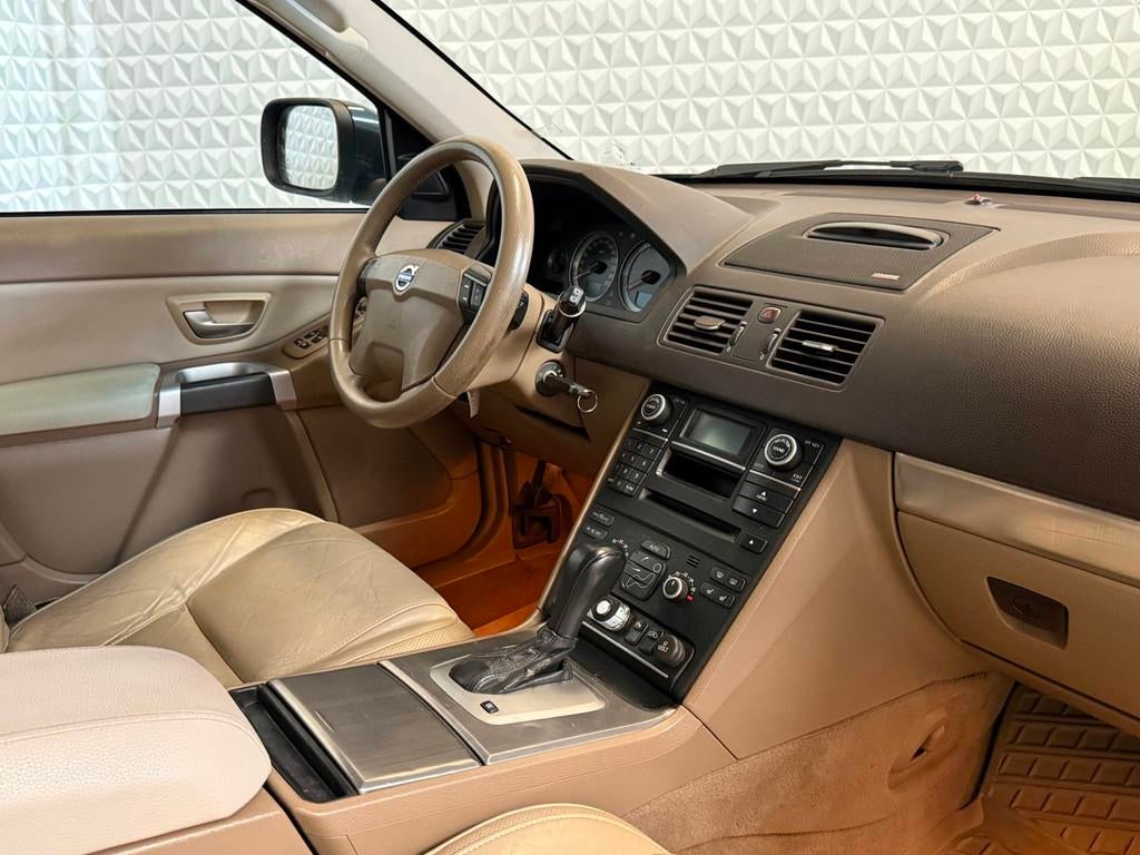 Volvo XC90 2.4 D5 Summum TREKHAAK / 7-PERSOONS (2008), Auto's, Volvo, Gebruikt, Beige, 241 €/maand, Blauw