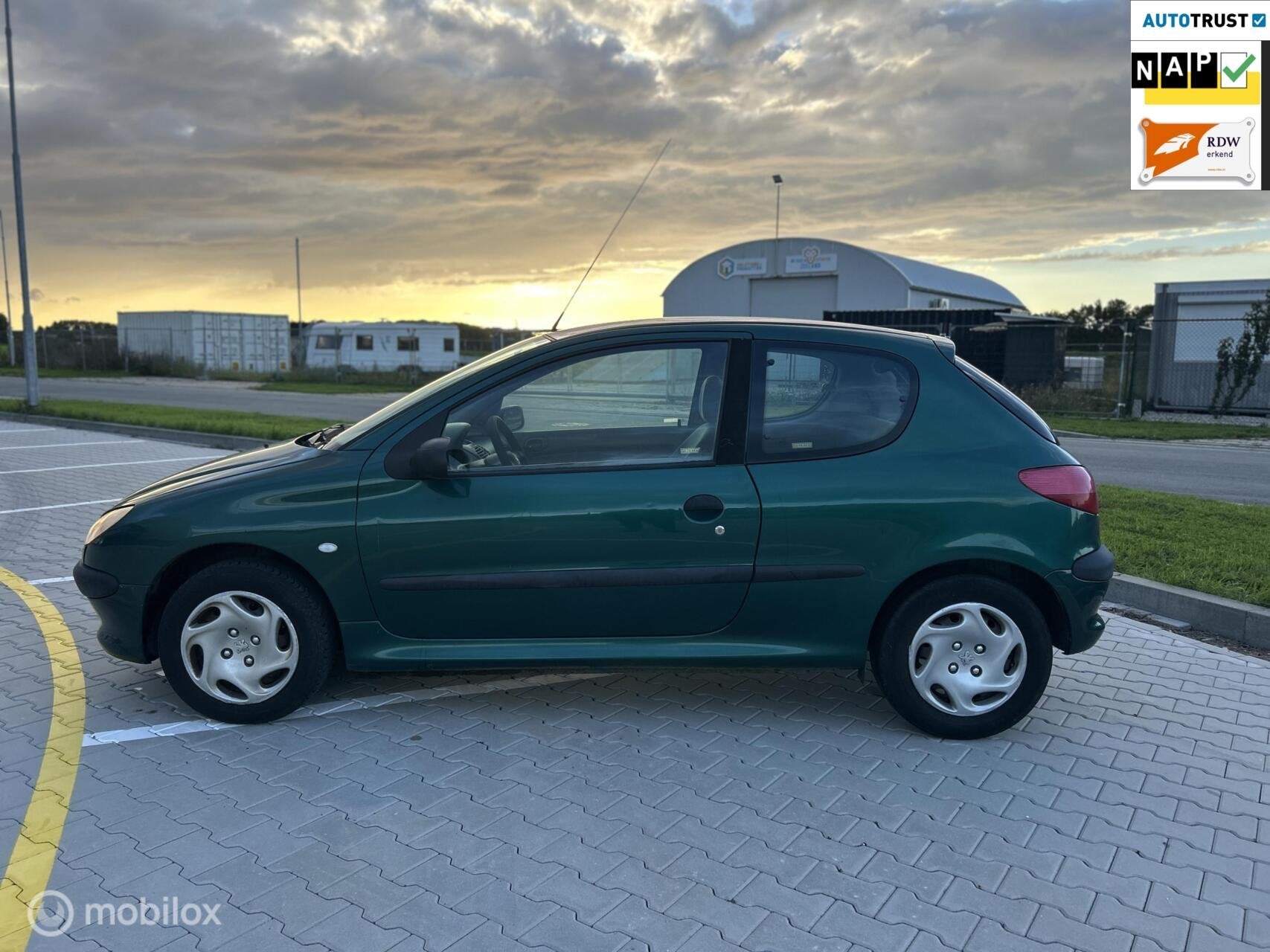 Peugeot 206 1.1 XR/NAP/APK/BLUETOOTH, Auto's, Gebruikt, 31 €/maand, 4 cilinders, 60 pk