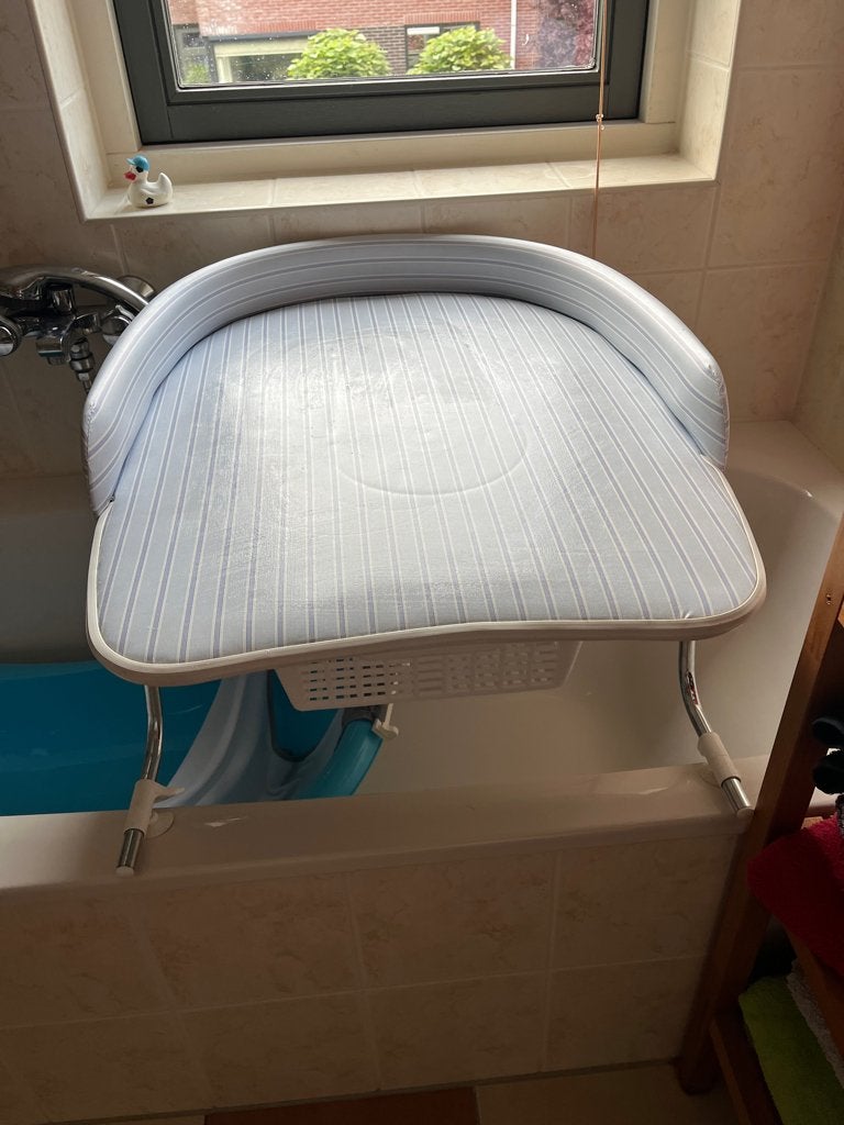aankleedkussen over een bad – praktisch & ruimtebesparend, Kinderen en Baby's, Ophalen, Zo goed als nieuw, Aankleedkussen