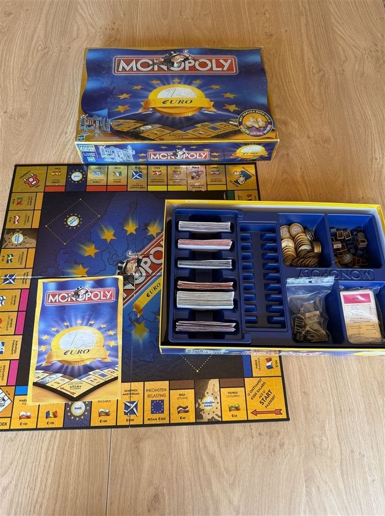 Monopoly euro editie - S7216, Hobby en Vrije tijd, Gezelschapsspellen | Bordspellen, Ophalen of Verzenden, Zo goed als nieuw