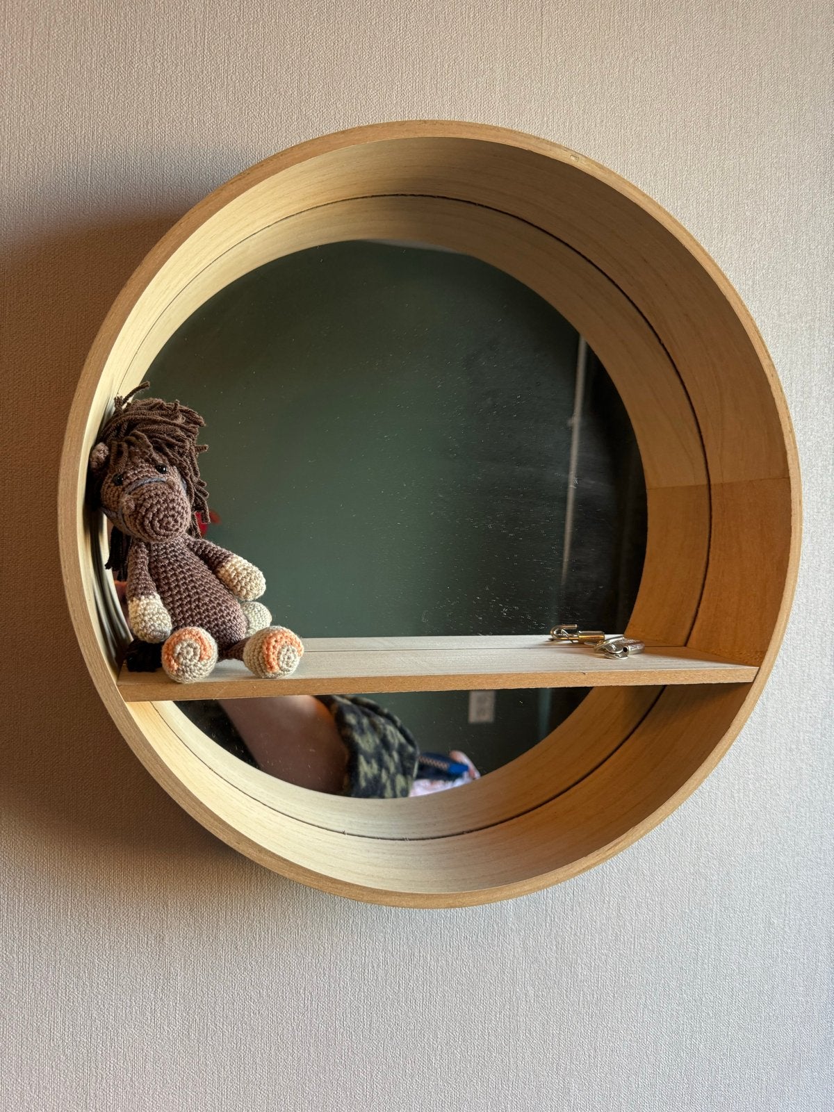 2 Leuke Ronde Spiegels met Plankje - Houten Frame, Minder dan 50 cm, Gebruikt, Rond, Ophalen of Verzenden