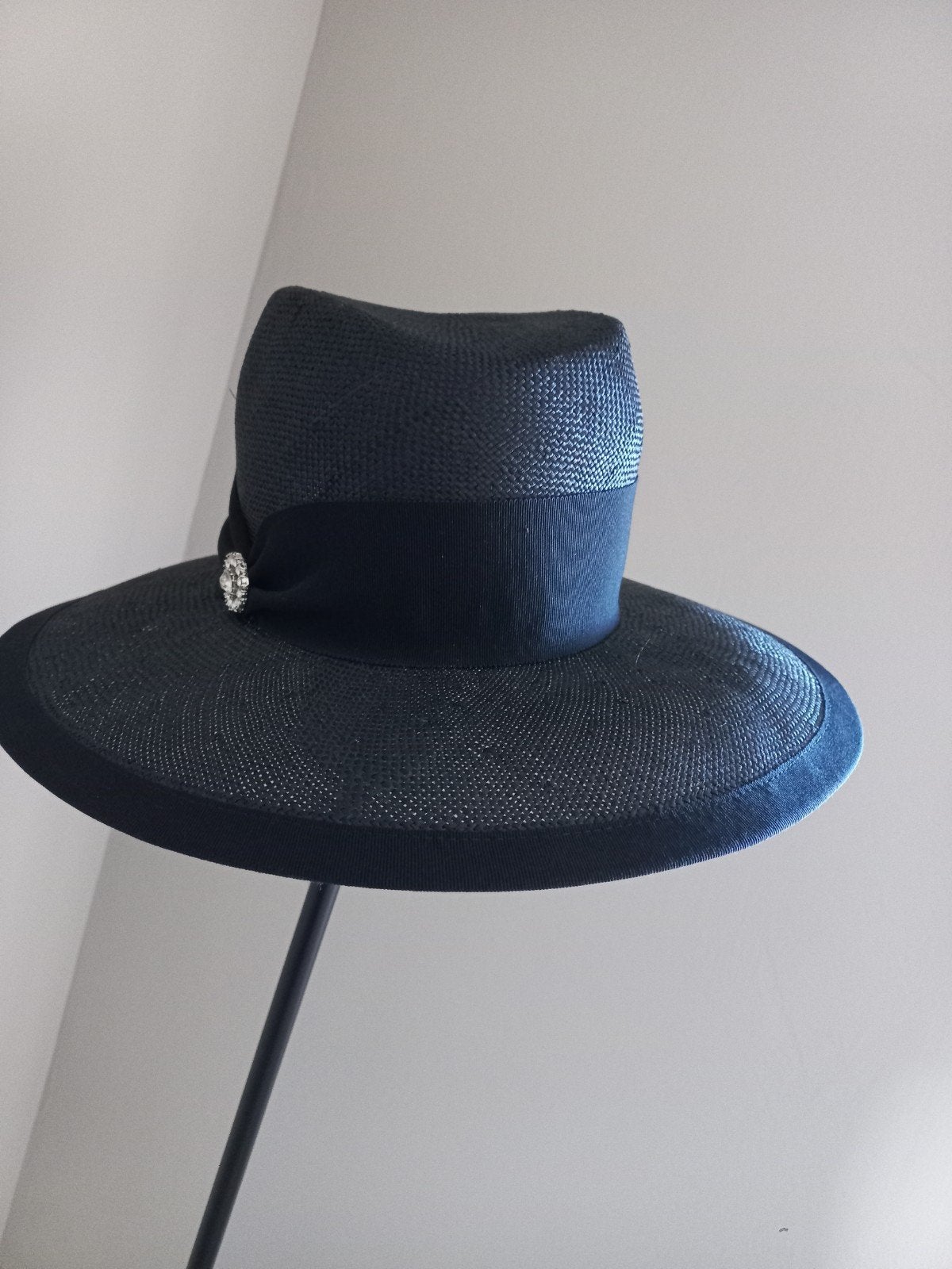 Prachtige dames hoed, Kleding | Dames, Hoeden en Petten, Ophalen of Verzenden, Zo goed als nieuw