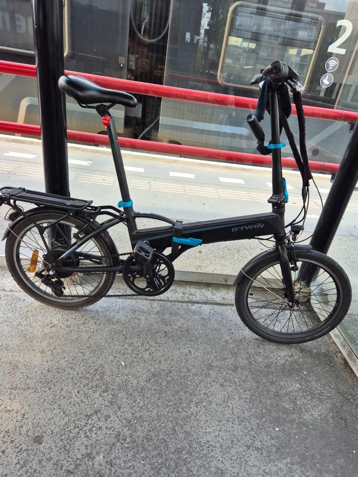 BTwin elektrische vouwfiets met 2 accu's €475, Ophalen of Verzenden
