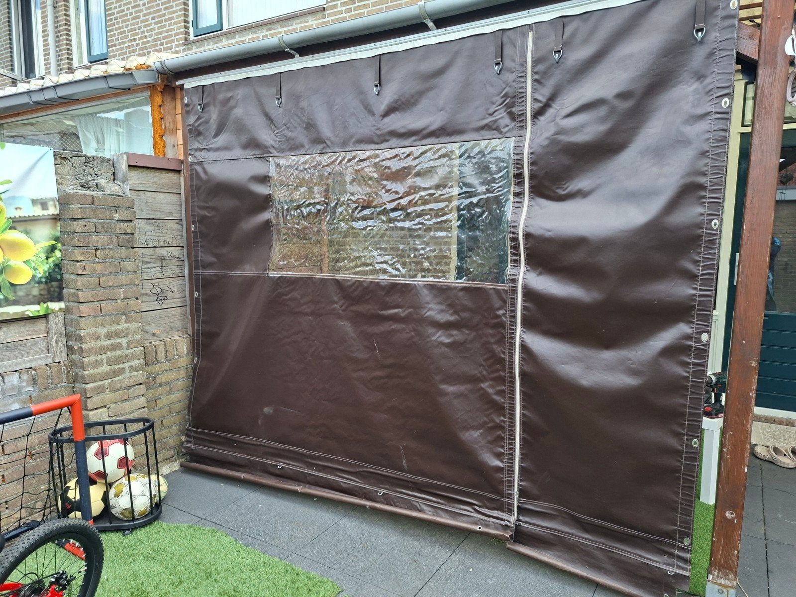 Terrasscherm/windscherm bruin met raam, Tuin en Terras, Ophalen, Knikarmscherm