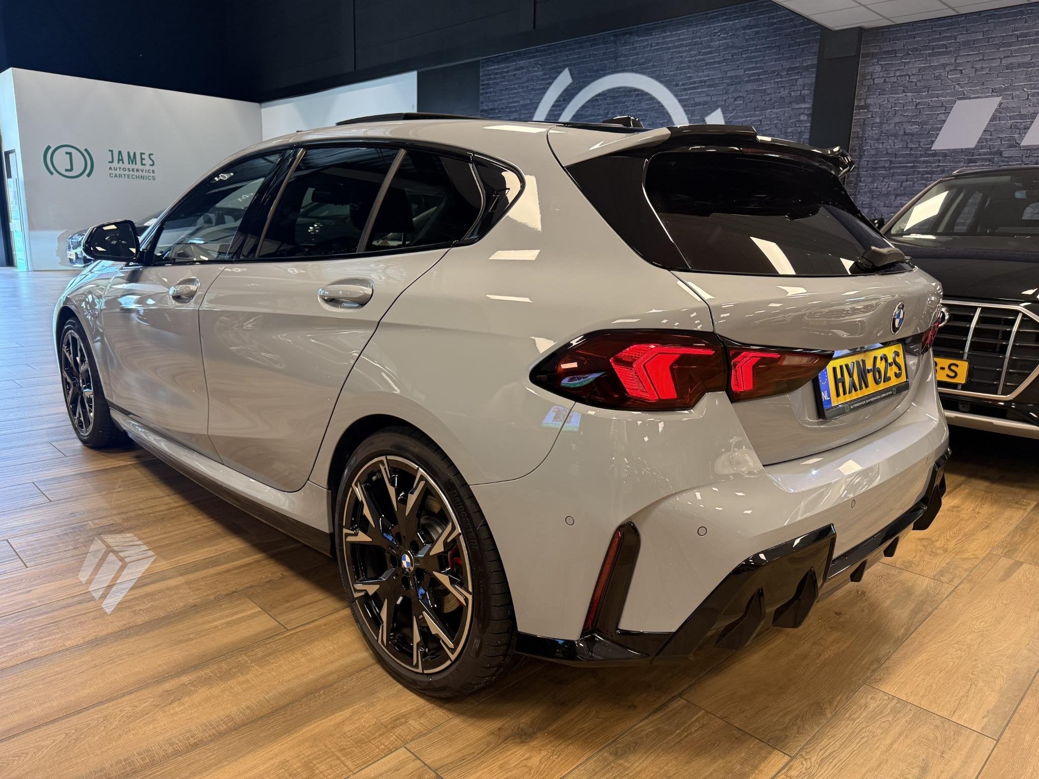 BMW 1-serie 120 M Sport Design Edition |HARMAN KARDON|PANO|S, Auto's, Gebruikt, Origineel Nederlands, Bedrijf, Parkeerassistent