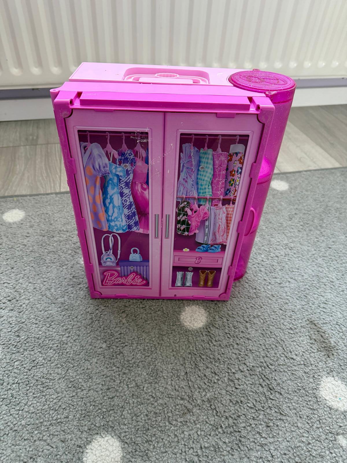 Barbie kledingkast, Ophalen, Zo goed als nieuw, Toebehoren