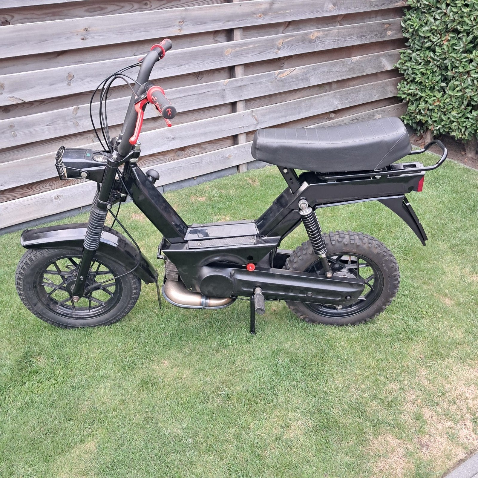 Zwarte Citta bromfiets - Goed onderhouden, Fietsen en Brommers, Snorfietsen en Snorscooters, Ophalen, Zo goed als nieuw, Benzine
