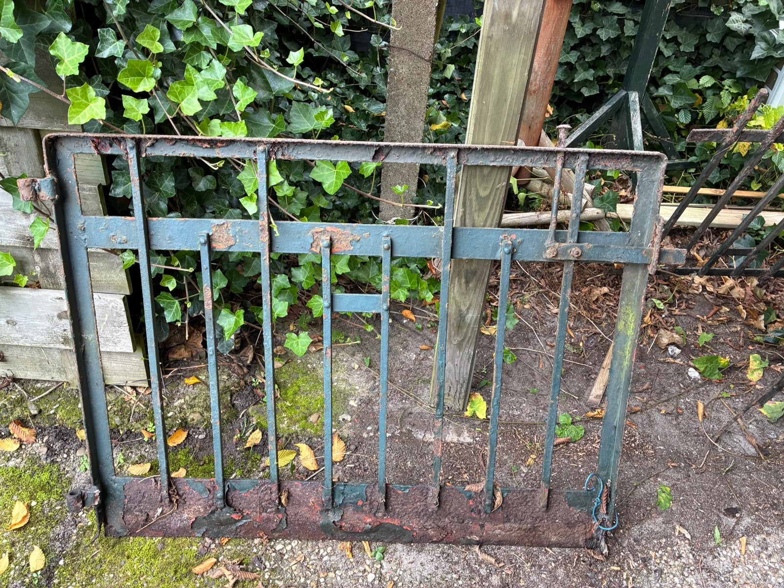Oud smeedijzer hekwerk met werk, 10 meter, Ophalen, Met poort, Gebruikt, Tuinhek