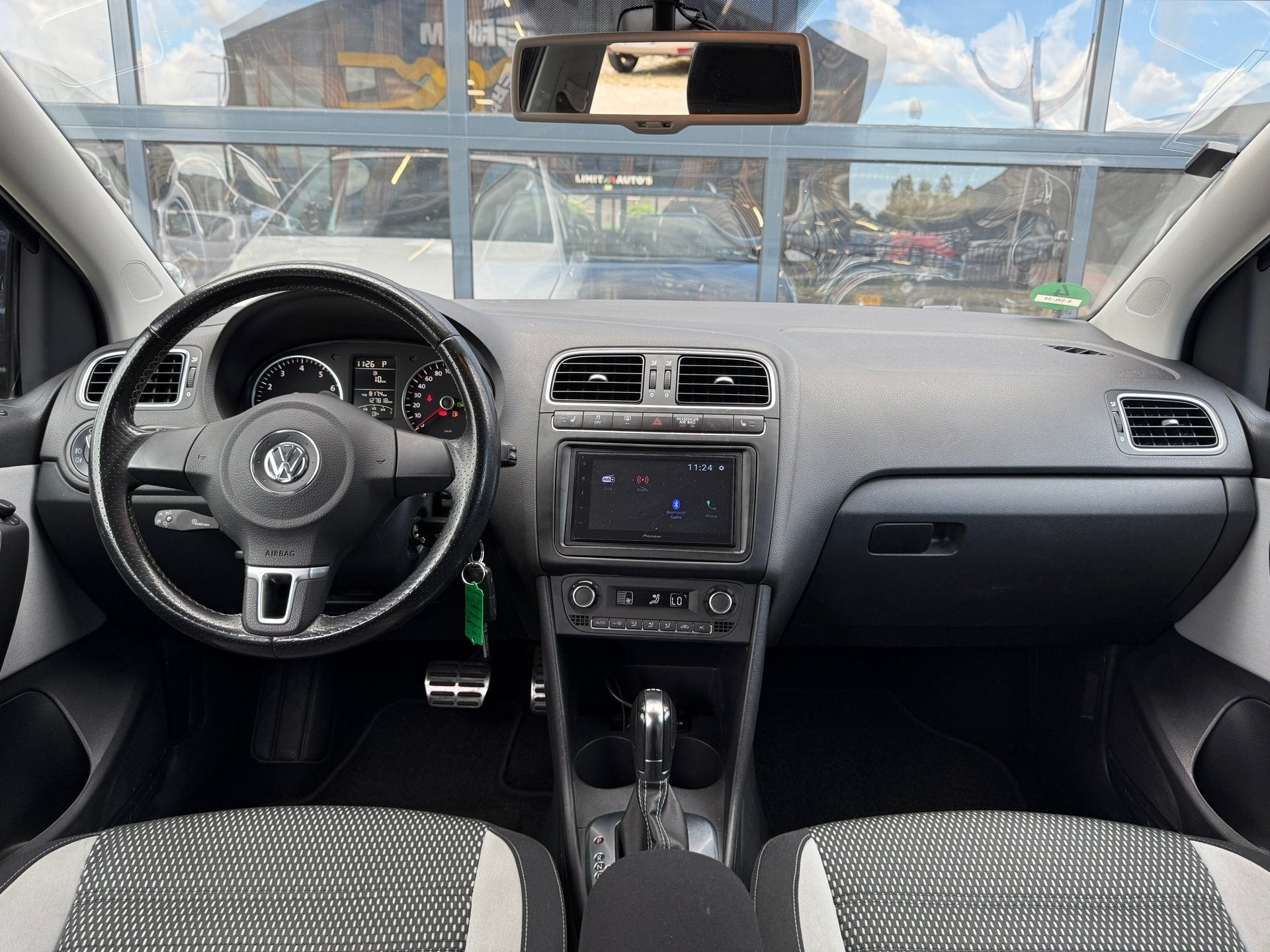 Volkswagen Polo 1.2 TSI Cross/Aut/Climate/Cruise/Camera/St.v, Euro 5, 4 cilinders, Zwart, Bedrijf