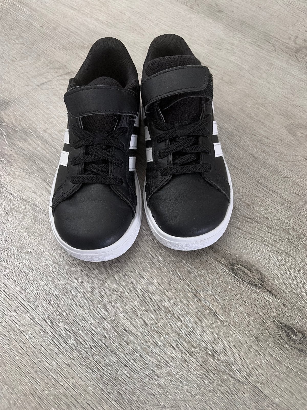 Adidas sportschoenen maat 29 - Zwart/Wit, Ophalen of Verzenden, Gebruikt, Jongen of Meisje, Sportschoenen